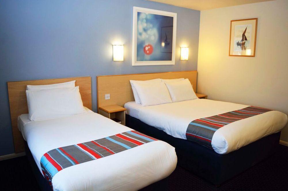 Travelodge Plus Galway Kültér fotó